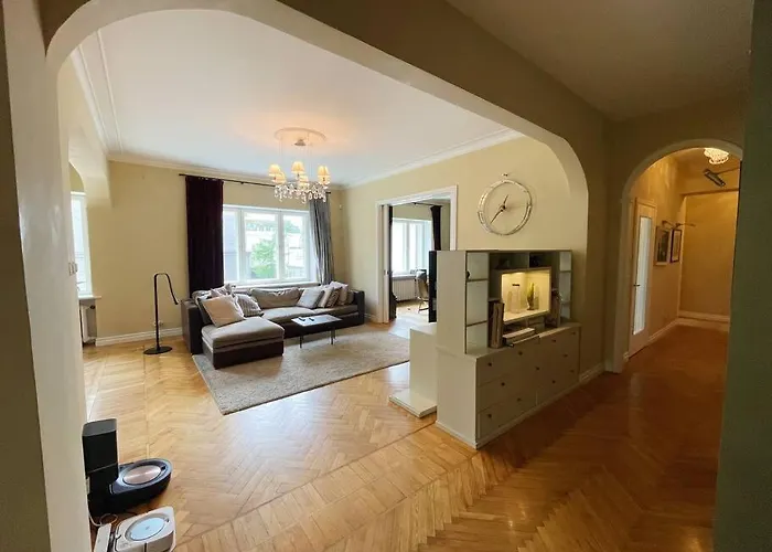 Апартаменты Spacious In Center