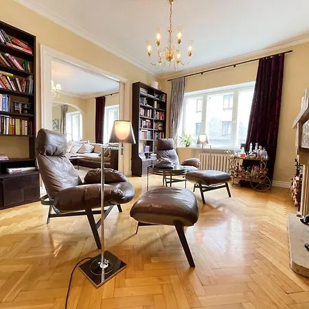 Spacious In Center
